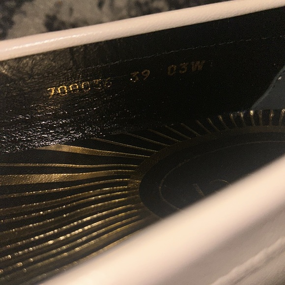 Gucci Logo Plaque Moccasin Leather Loafers - Picture 9 of 16